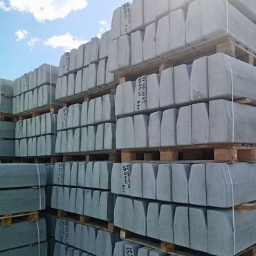 Отгрузка дорожных бордюров